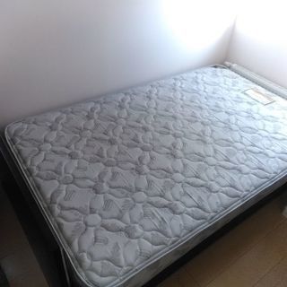 シモンズ　セミダブルベッド