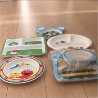 子供用のプラスチック皿