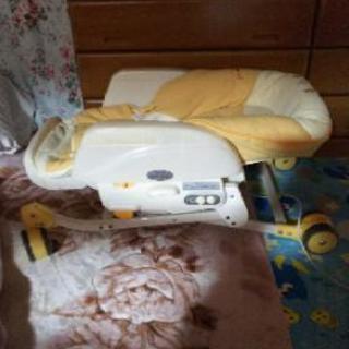 コンビ 電動ハイローチェアの画像