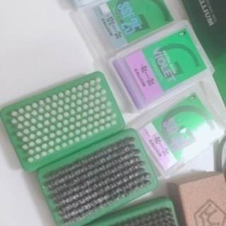 スノボー チューンップ用の台とアイロンの画像