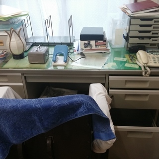 先着1名！！事務机椅子+キャビネ2台セット（古いが錆び殆ど無）道...