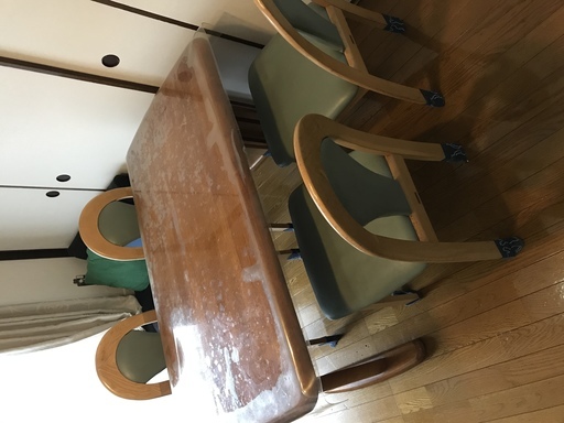 丈夫なダイニングセット
