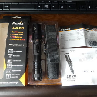 タクティカルライトFENIX LD20 PremiumR5 防水...