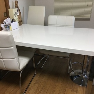 【決まりました】ダイニングテーブルとイス3脚