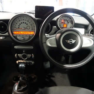 MINI ｸｰﾊﾟｰ　1ｵﾅ/ﾃﾞｨｰﾗｰ記録簿8枚/純正15AW/禁煙/ETC　平成22（2010）年　58,000kmの画像