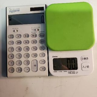 電卓とデジタル計量器