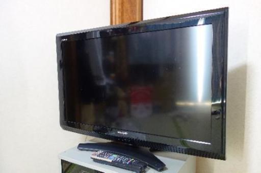 シャープ３２インチ液晶テレビ　ＨＤＤレコーダー＆テレビ台無料