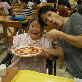 未経験、無資格OK!!　元気な介護スタッフ募集しています！の画像