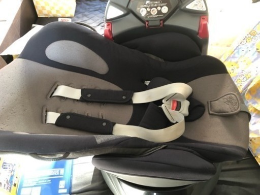 アップリカ新生児から使えるチャイルドシート中古
