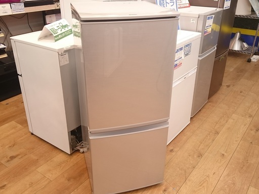 【家電1年保証対象品】　2017年製　SHARP〈シャープ〉137L　2ドア冷蔵庫 [トレファク八王子めじろ台店]