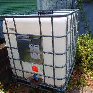 大容量　1000Lタンク　補強スチール枠付き