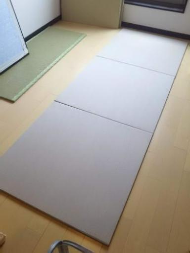 【新品☆訳あり】縁なし 半畳 3畳 琉球畳 置き畳 ユニット畳 薄いグレー ねずみ色 灰色 （ラグ.カーペット.マット.プレイエリア.畳ベッド）