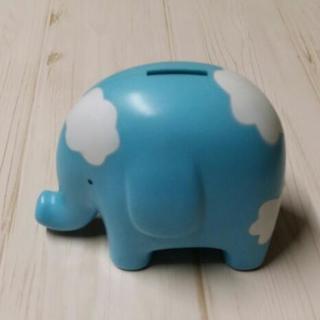可愛いゾウの青空貯金箱