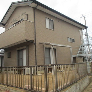 つくば市栗原　車好きの方なら欲しくてたまらない一階が車庫、ピロテ...