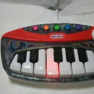 リトルタイクス、ピアノの画像