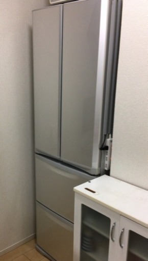 冷蔵庫、洗濯機、乾燥機(台付)、テレビ32インチ(台付)