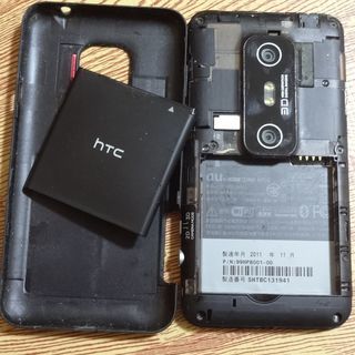 au HTI12 ブラック HTI12MKA HTC スマートフォン スマホ Android 携帯電話 白ロム KDDI CDMA 3D カメラの画像