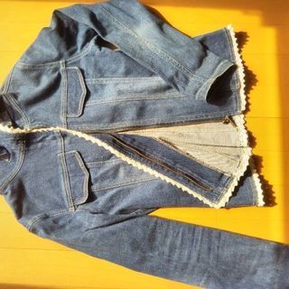 レース付ジャッケットの画像