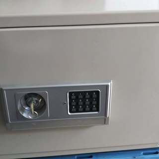テンキー式　デジタルダイヤルロック　耐火金庫　小型
