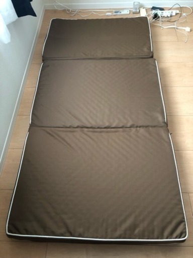 折りたたんでソファになるマットレス