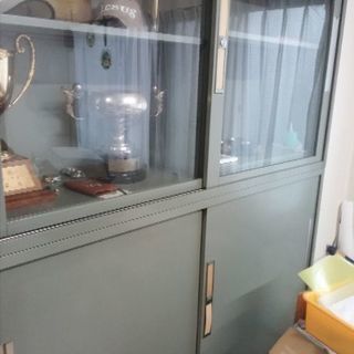 イトーキスチール棚大（上下セット）古いスチール事務机２つ付