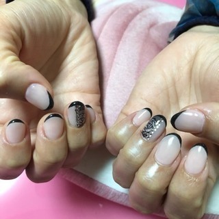 細フレンチネイル