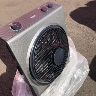 値下げしました！　25cmボックス扇風機 山善製 タイマー付 カーボンブラックの画像