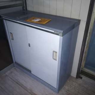 小さい、稲葉の物置です。