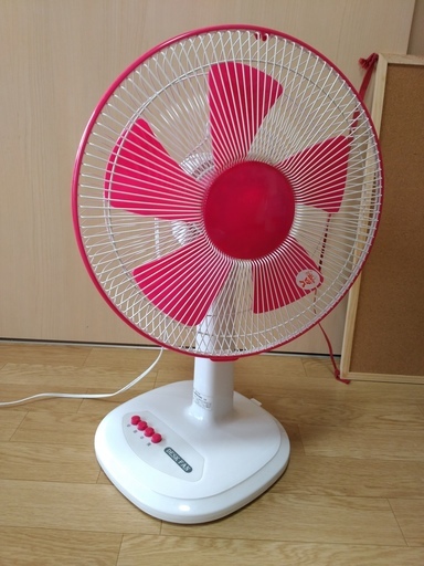 オシャレなピンク色の扇風機