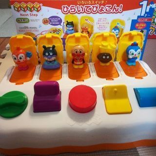 アンパンマン　ひらいてぴょこん