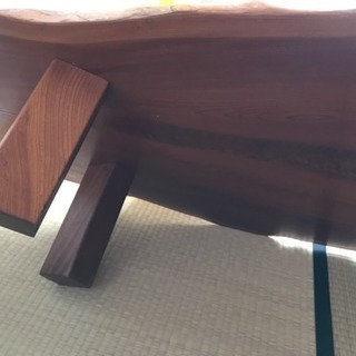 無垢のテーブルの画像