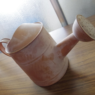 ブリキ　じょうろ　の画像
