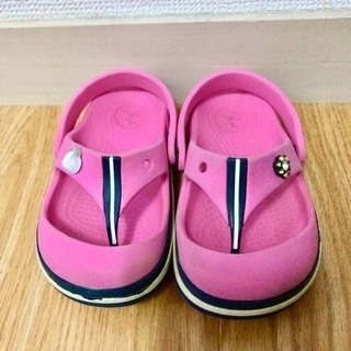 【美品】クロックスcrocs スワロジビッツチャーム付ピンクサボ...