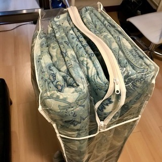 【ほぼ新品】六折敷布団の画像