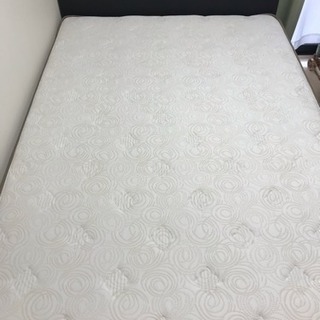 ダブルベッドの画像
