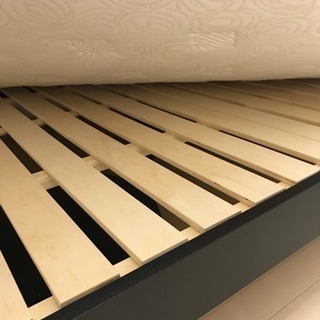 ダブルベッドの画像