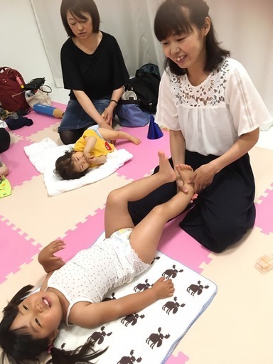 女の子キッズマッサージ 500円！ベビーキッズマッサージ体験・大阪和泉市、堺市 (peko) 北信太のベビーマッサージの生徒募集・教室・スクールの広告掲示板｜ジモティー