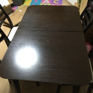ダイニングテーブル譲ります