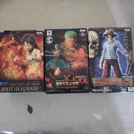 ONE PIECEフィギュア ルフィー、ゾロ、シャンクス三点セット【未開封】
