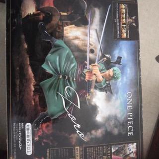 ONE PIECEフィギュア ルフィー、ゾロ、シャンクス三点セット【未開封】の画像