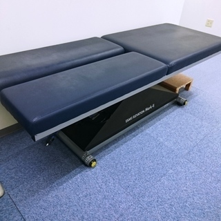 電動施術用ベッド（電動マッサージベッド・カイロ・整体・エステ・整...