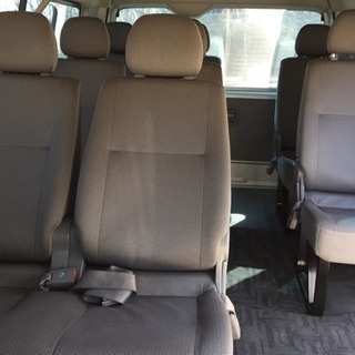 トヨタ 200系ハイエース ワゴン10人乗りの画像