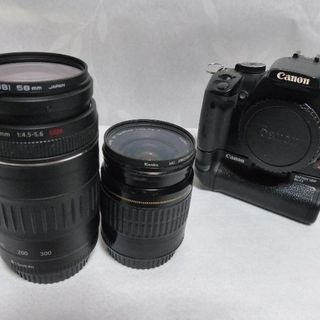 ⭐レンズを追加しました　デジタル一眼レフ入門機⭐Canon eos kiss digital X　バッテリーグリップ付きの画像