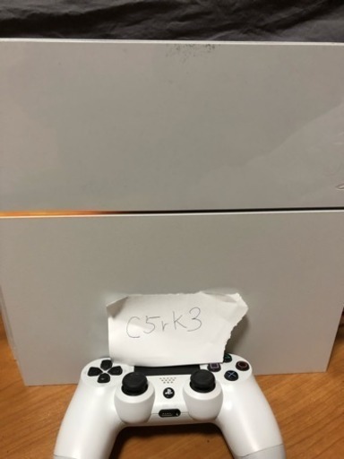プレイステーション4一式とソフト4つ