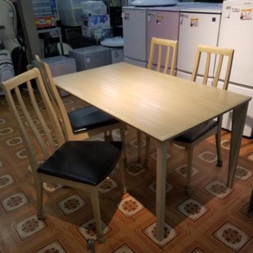 シンプルな4人掛け　ダイニングテーブルセット