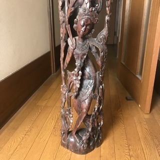 バリの木彫り  ダンスする女性
