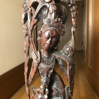 バリの木彫り  ダンスする女性の画像