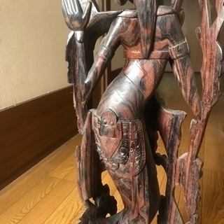 バリの木彫り  ダンスする女性の画像