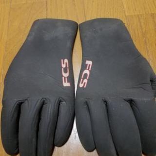 値下げしました。今、必需品です！サーフィン用ウエットグローブとブ...