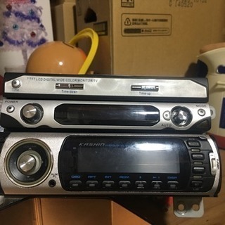 車載DVDプレーヤーとインダッシュモニター